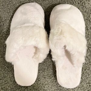 Pottery Barn White Small Faux Fur Slippers